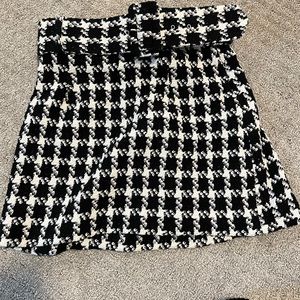 Zara mini skirt with belt size medium, black and white